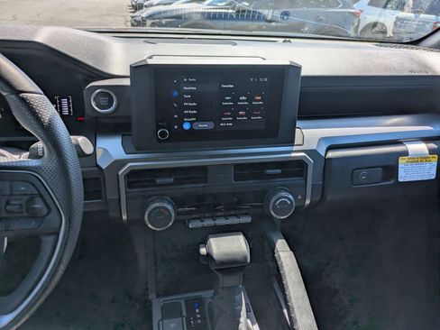 Used 2025 Toyota 4Runner SR5 AWD/4WD image 26