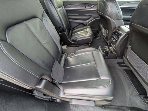 Used 2022 Jeep Grand Cherokee L Limited AWD/4WD image 24