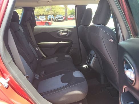Used 2016 Jeep Cherokee Sport FWD image 19