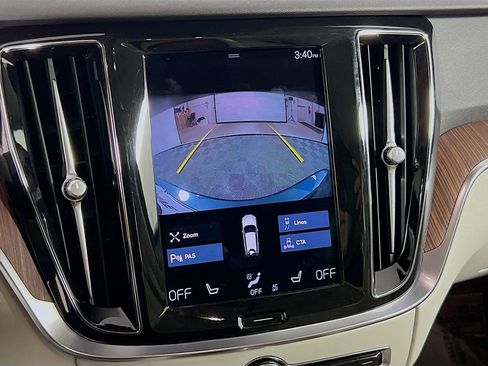 Used 2021 Volvo V60 T5 Momentum w/ Climate Package image 16