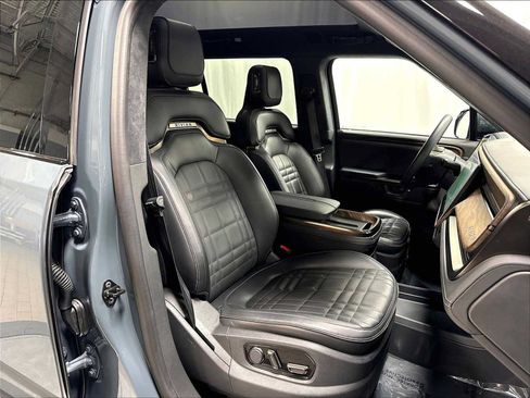 Used 2025 Rivian R1S Premium AWD/4WD image 29