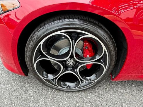 Used 2024 Alfa Romeo Giulia Veloce RWD image 12