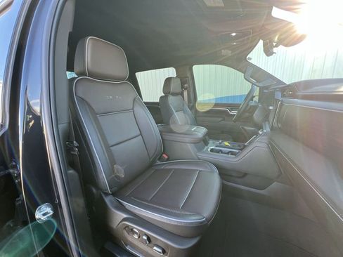Used 2025 GMC Sierra 3500 Denali w/ Technology Package image 28