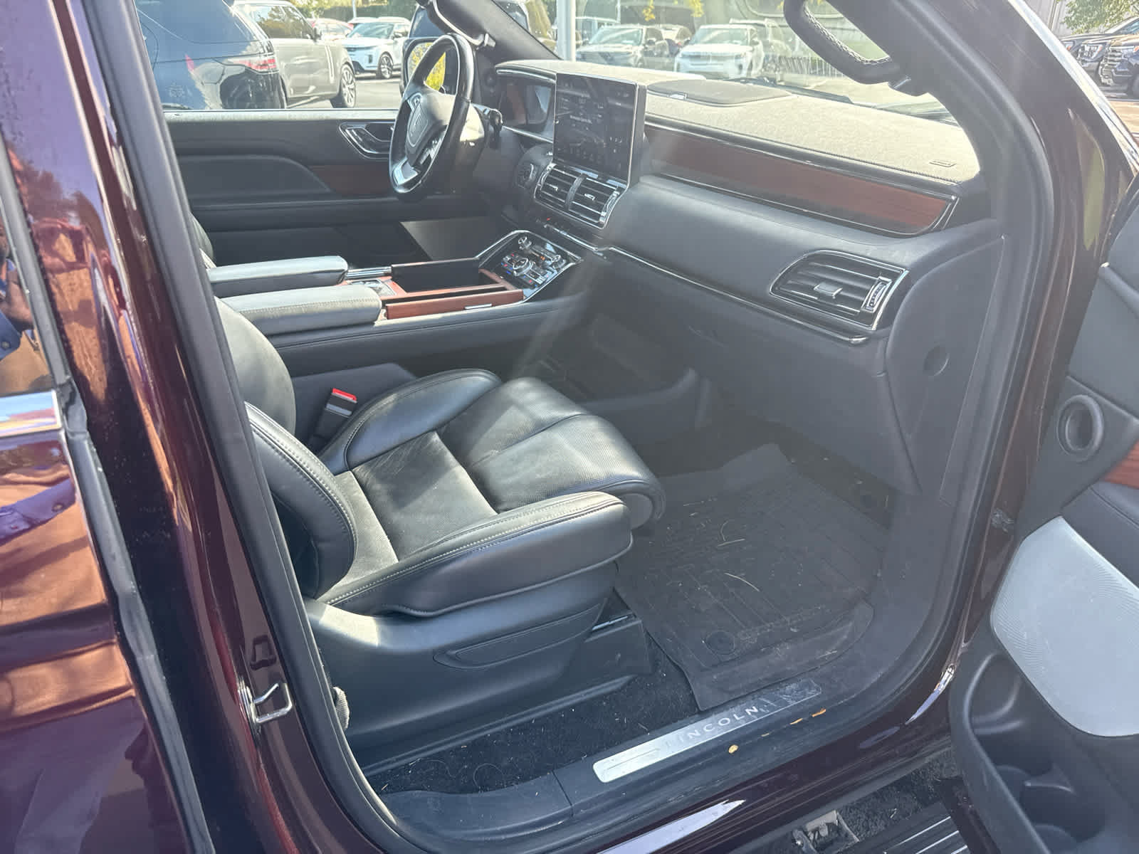 Used 2023 Lincoln Navigator L Reserve AWD/4WD image 6