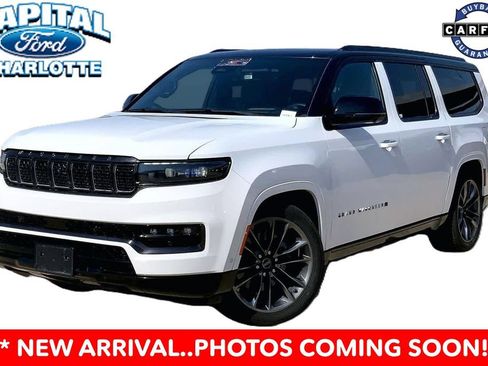 Used 2024 Jeep Wagoneer L Series II w/ Flexible Seating Group AWD/4WD image 2