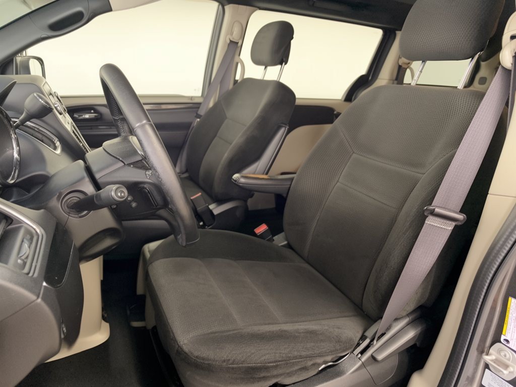 Used 2016 Dodge Grand Caravan SE FWD image 5