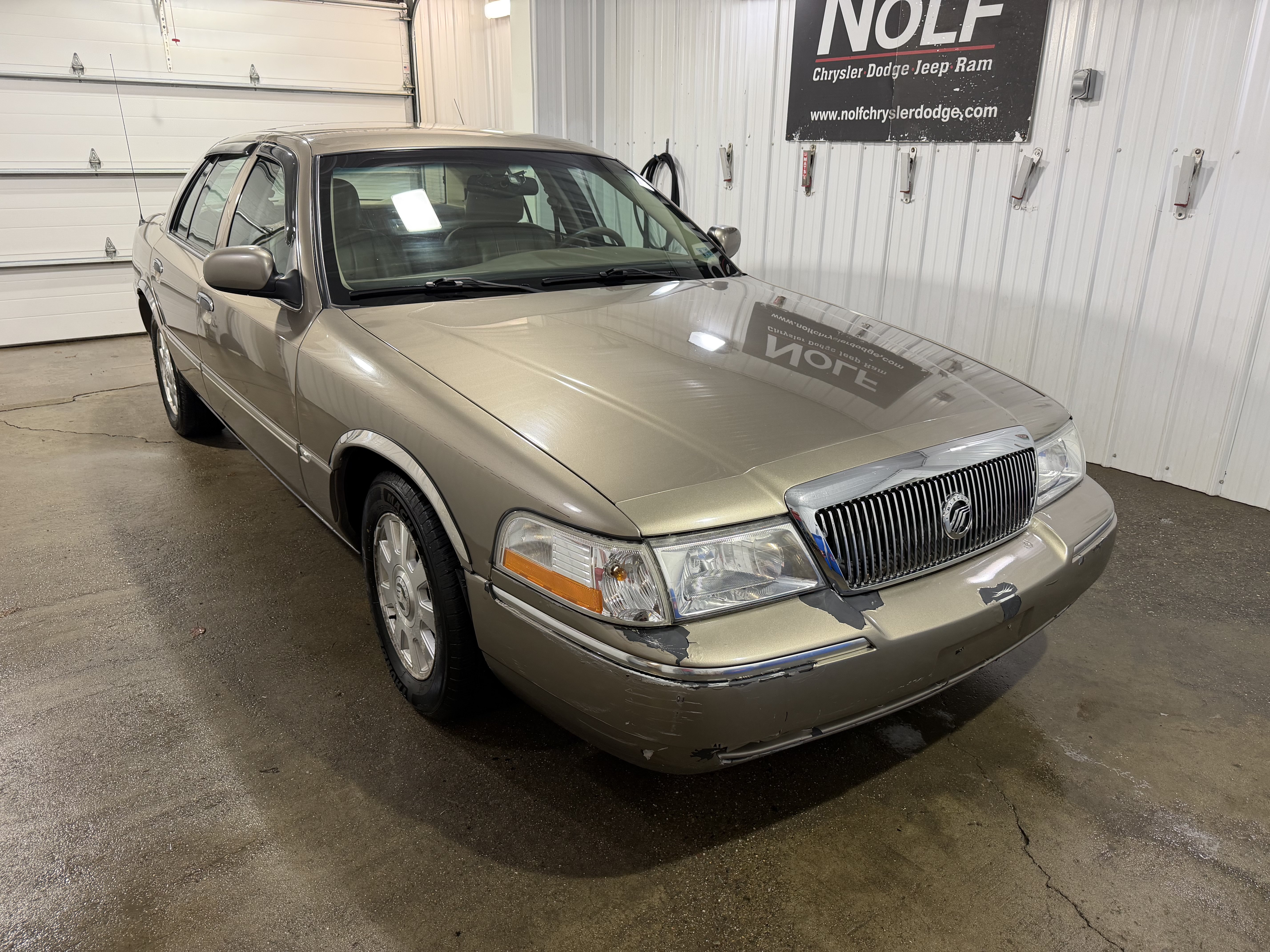 Used 2005 Mercury Grand Marquis LSE RWD image 2