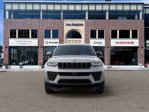 New 2026 Jeep Grand Cherokee Altitude AWD/4WD image 6