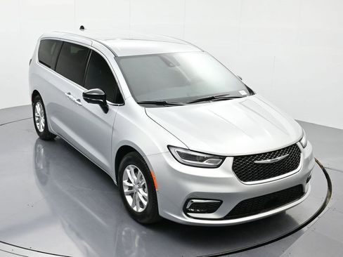 New 2026 Chrysler Pacifica Select image 27