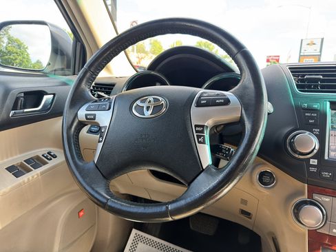 Used 2012 Toyota Highlander Limited w/ Tow Pkg AWD/4WD image 27