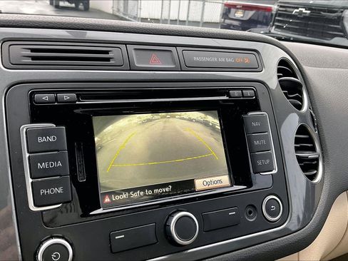 Used 2015 Volkswagen Tiguan SEL image 20