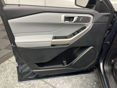 Used 2023 Ford Explorer XLT w/ Equipment Group 202A image 8