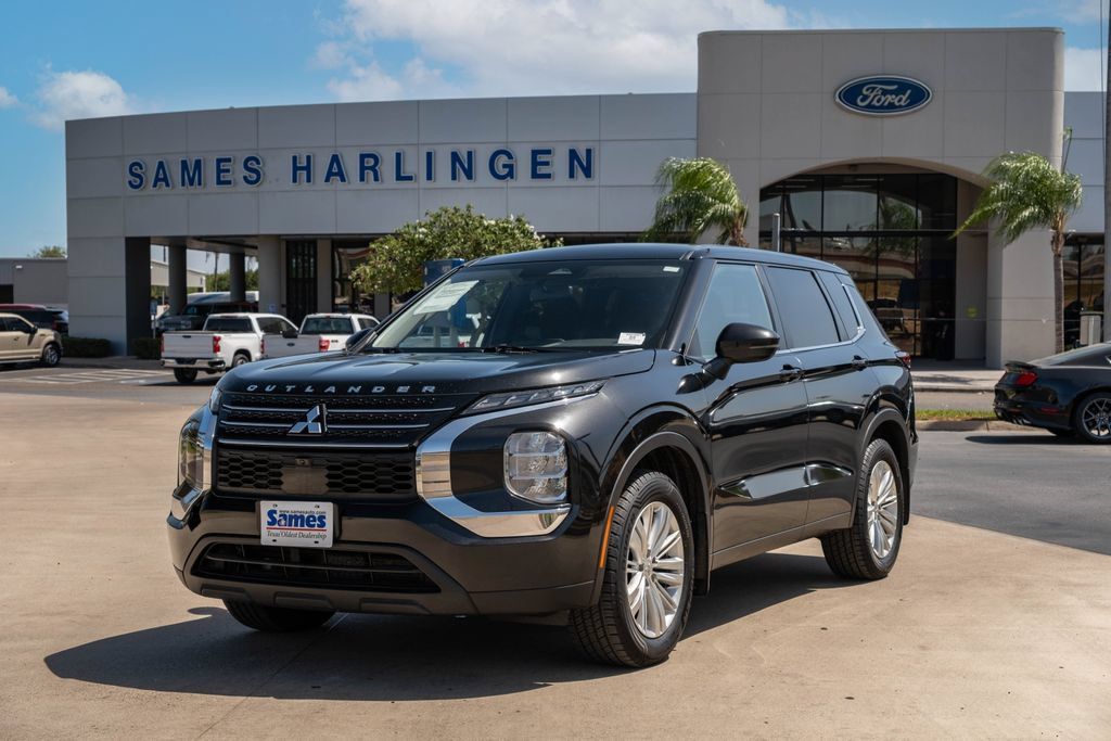 Used 2024 Mitsubishi Outlander ES FWD image 1