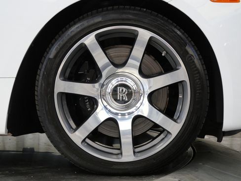 Used 2016 Rolls-Royce Wraith image 42