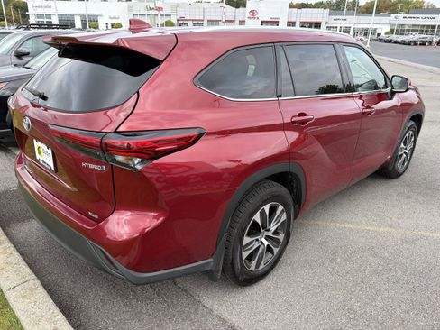 Used 2022 Toyota Highlander XLE image 5