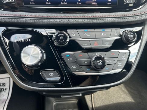 New 2027 Chrysler Pacifica Select AWD/4WD image 15