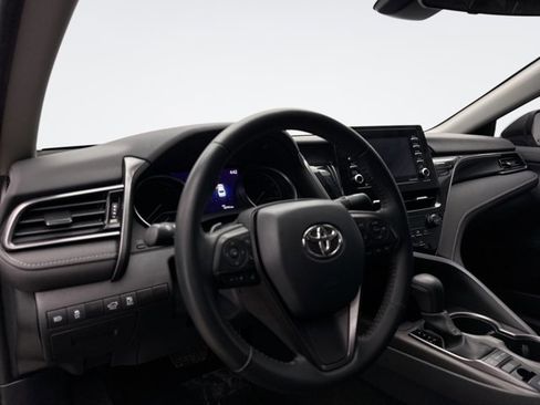 Used 2023 Toyota Camry SE image 10