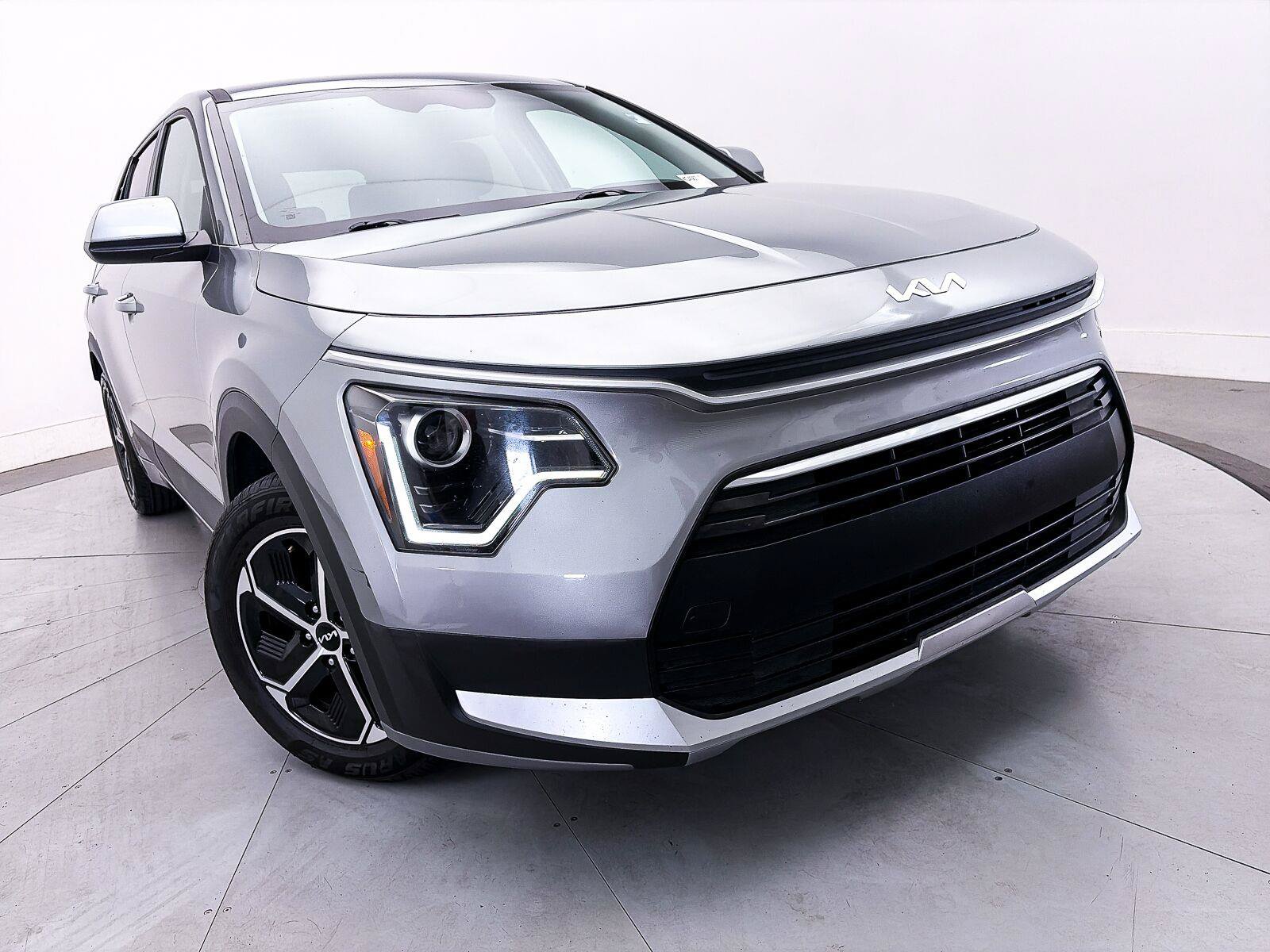 Used 2023 Kia Niro LX FWD image 3