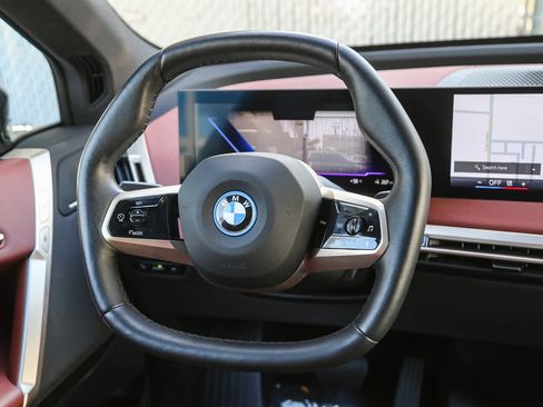 Used 2025 BMW iX xDrive50 image 11