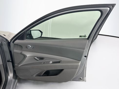 Used 2021 Hyundai Elantra SEL FWD image 31