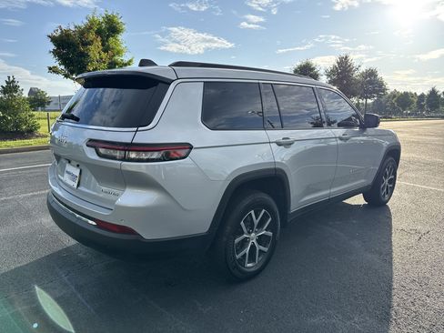 Used 2024 Jeep Grand Cherokee L Limited image 9