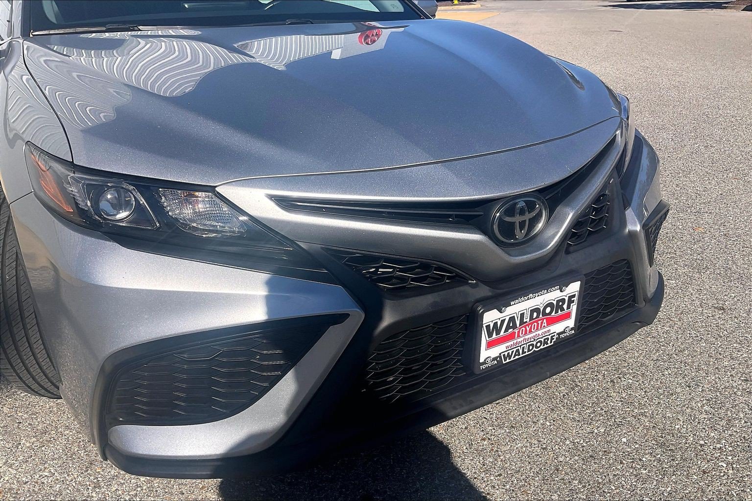 Used 2023 Toyota Camry SE w/ Cold Weather Package FWD image 5