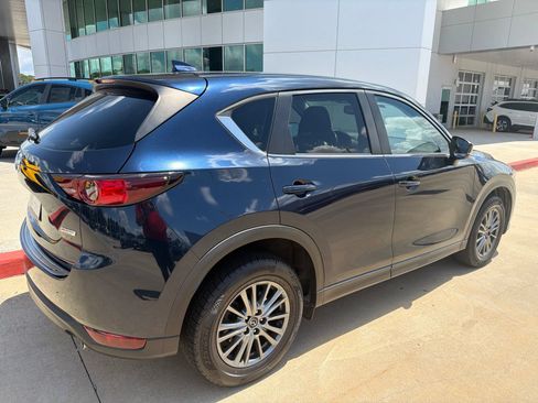Used 2017 MAZDA CX-5 Touring w/ Preferred Equipment Package FWD image 3