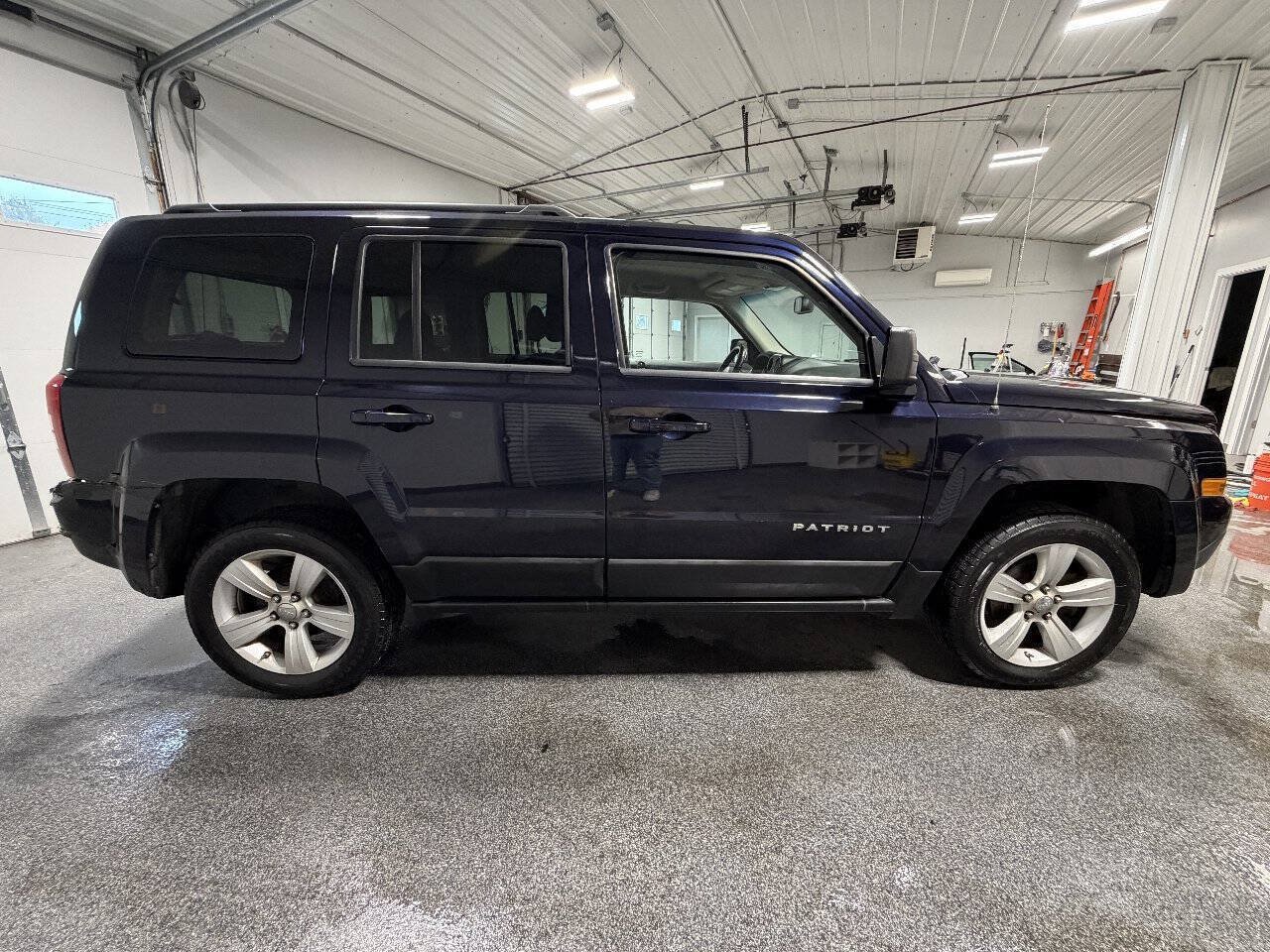 Used 2011 Jeep Patriot Latitude AWD/4WD image 4