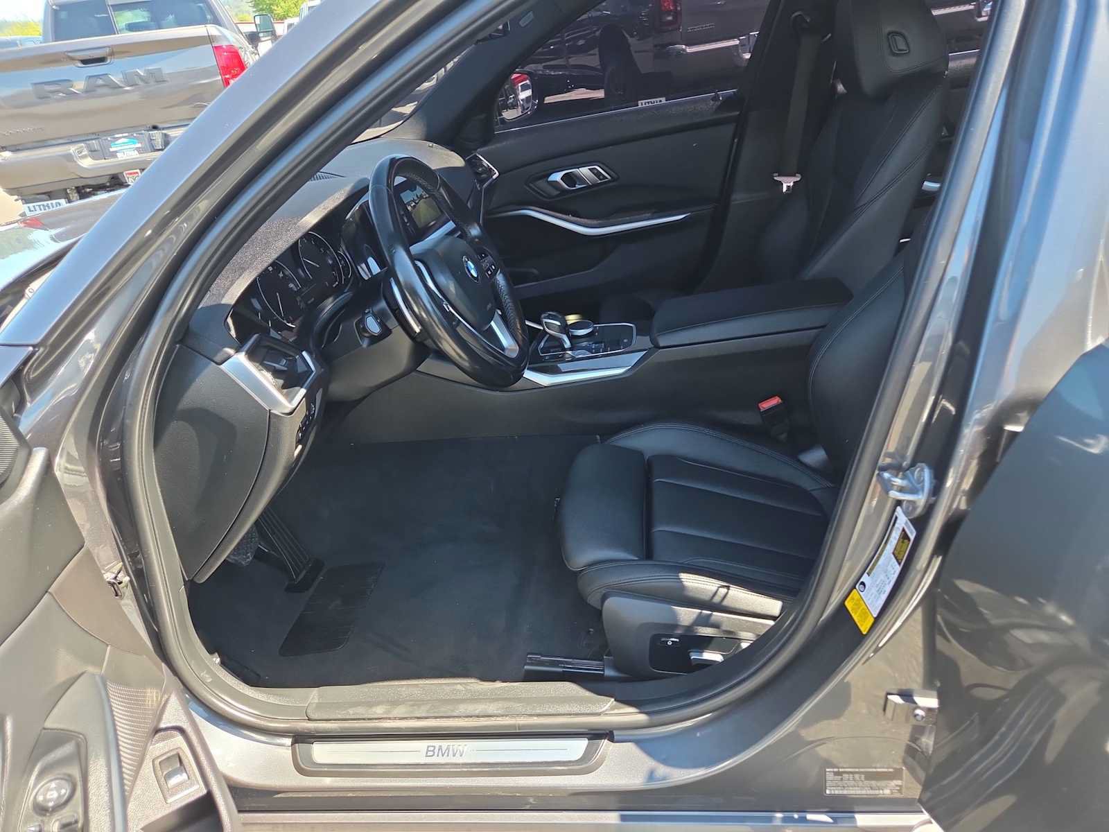 Used 2019 BMW 330i Sedan w/ Driving Assistance Package RWD image 19
