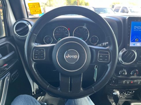 Used 2015 Jeep Wrangler Unlimited Sahara w/ Connectivity Group image 17