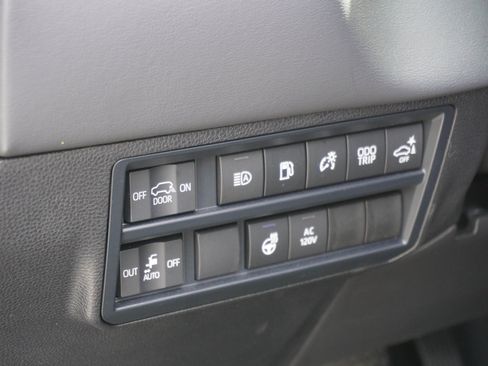 Used 2025 Toyota Sequoia 4WD image 28