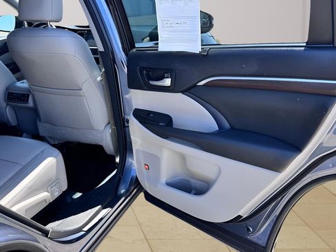 Used 2015 Toyota Highlander Limited Platinum AWD/4WD image 27