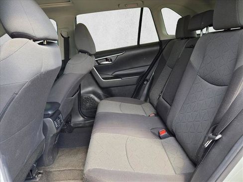 Used 2020 Toyota RAV4 XLE w/ Convenience Package FWD image 17
