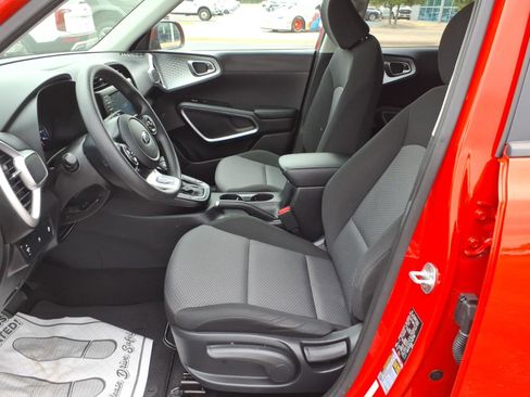 Used 2020 Kia Soul LX FWD image 12