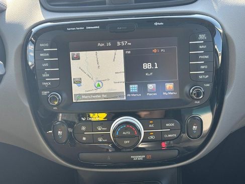 Used 2017 Kia Soul + w/ Primo Package FWD image 18