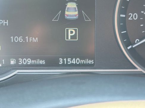 Used 2025 Nissan Versa SV FWD image 38