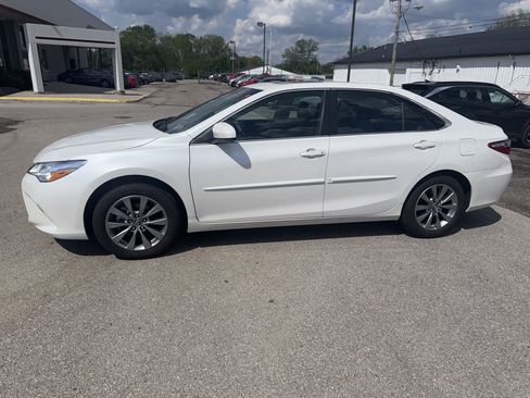 Used 2016 Toyota Camry XLE w/ Moonroof Package FWD image 4