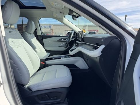 Used 2025 Ford Explorer Platinum w/ Ultimate Package image 38