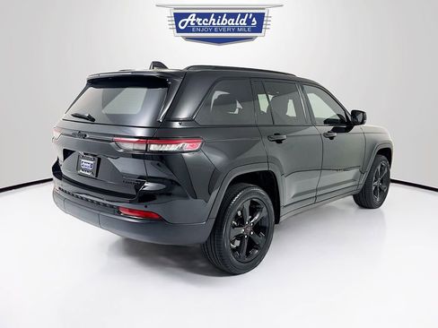 Used 2024 Jeep Grand Cherokee Limited w/ Black Appearance Package AWD/4WD image 8