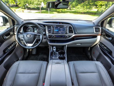Used 2015 Toyota Highlander Limited Platinum AWD/4WD image 2