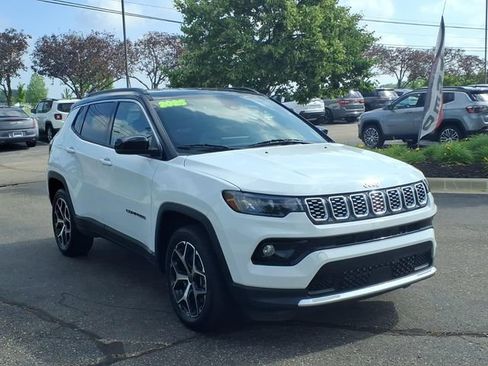 Used 2025 Jeep Compass Limited AWD/4WD image 3
