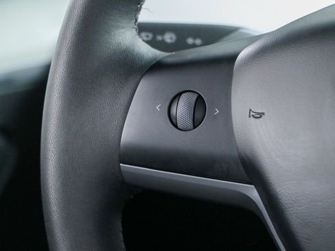 Used 2024 Tesla Model Y Long Range RWD image 13