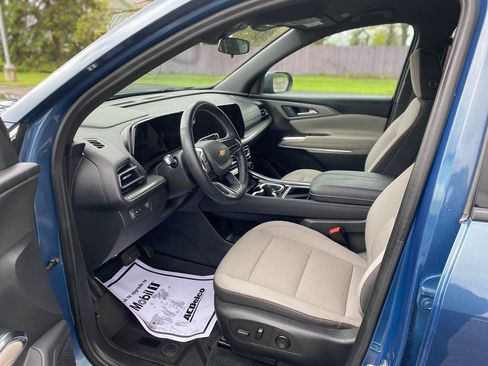 Used 2024 Chevrolet Traverse LT w/ LPO, Floor Liner Package FWD image 22