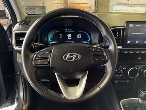 Used 2025 Hyundai Venue SEL FWD image 28