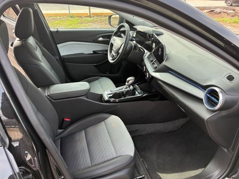 Used 2025 Chevrolet Trax LT w/ LT Convenience Package image 34