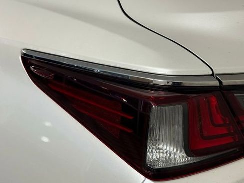 Used 2023 Lexus ES 350 w/ Premium Package image 13