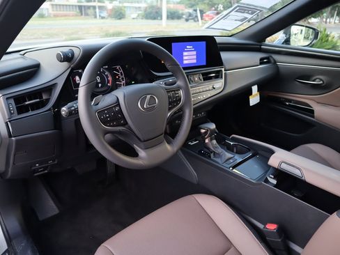 Used 2025 Lexus ES 350 w/ Premium Package image 28