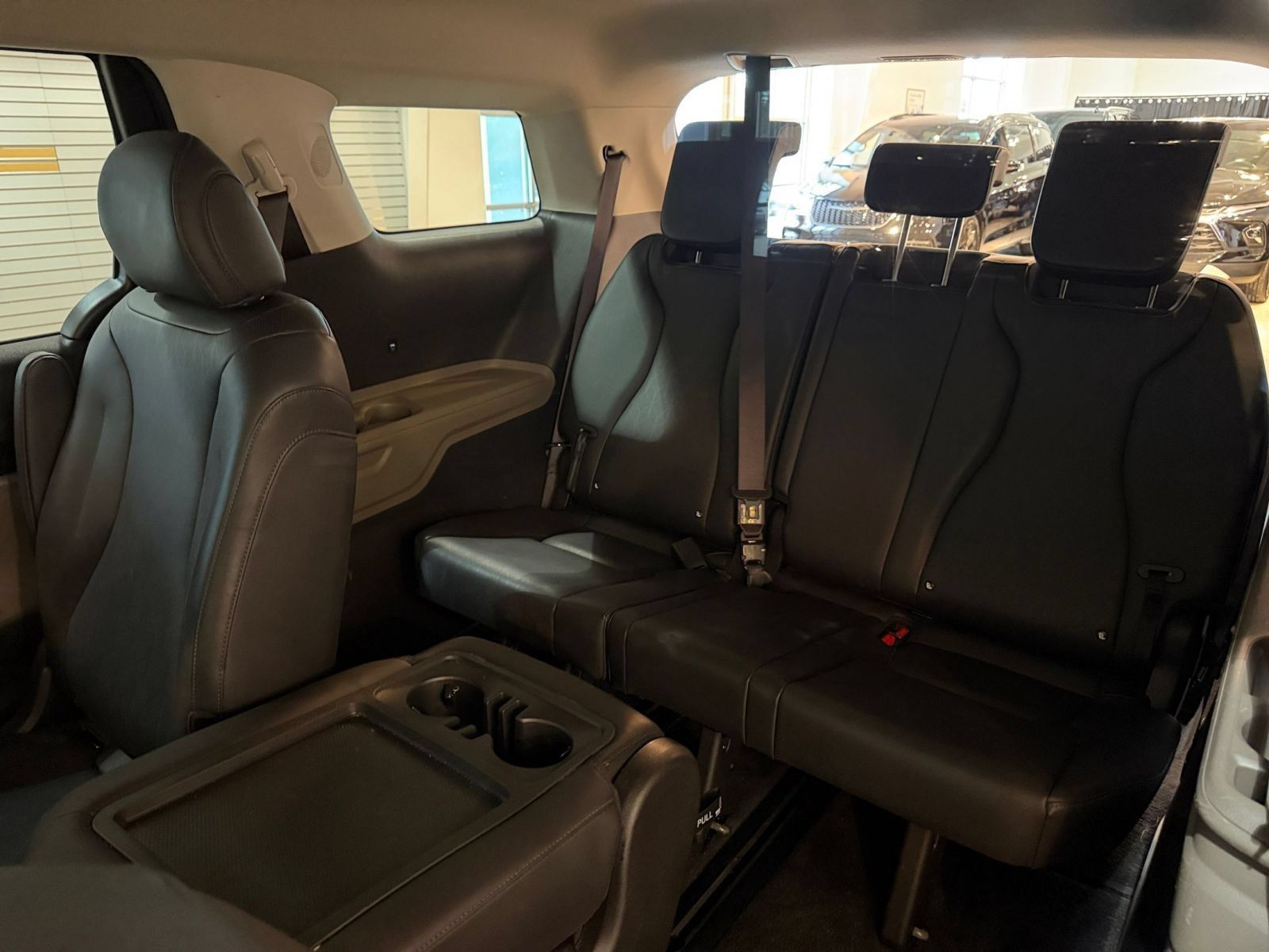 Used 2026 Kia Carnival FWD image 30