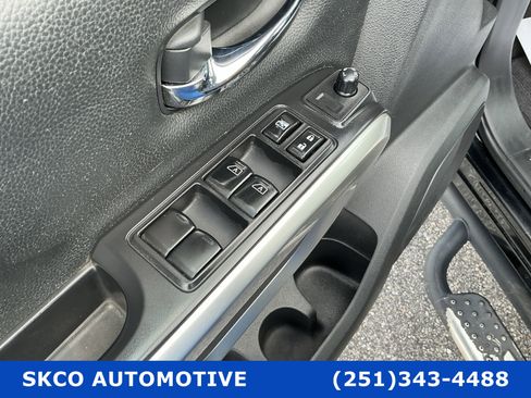 Used 2022 Nissan Titan SV image 22