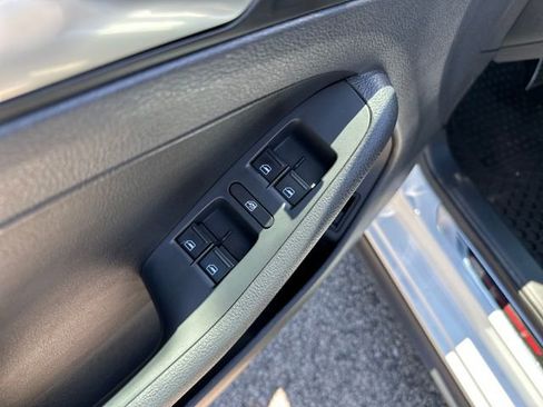 Used 2018 Volkswagen Jetta GLI FWD image 11